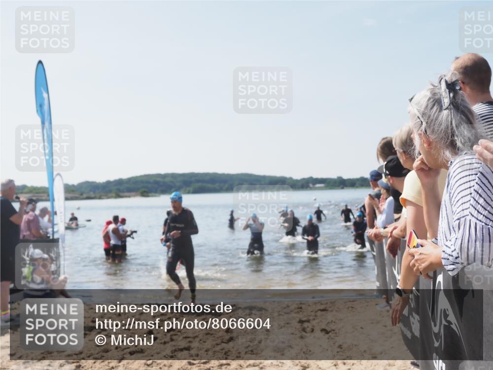 22.06.2025 - Viking Triathlon MichiJ http://msf.ph/oto/8066604 22.06.2025 10:34:45 Schwimmen 17, 43, 77, 114, 161, 247, 284, 323, 341, 434, 550 meine-sportfotos.de