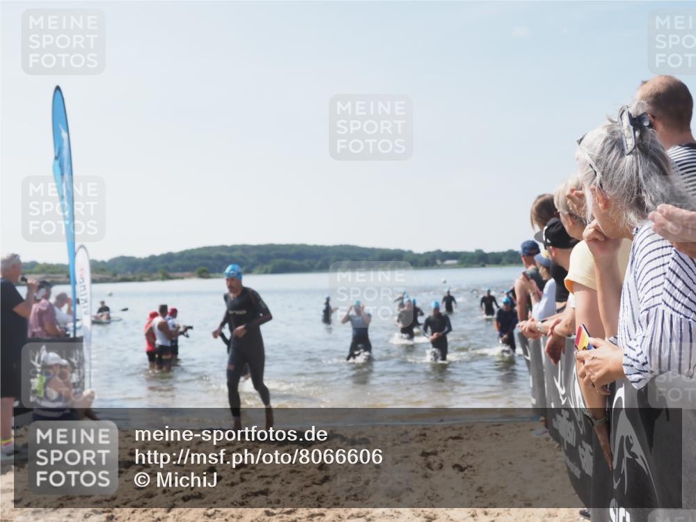 22.06.2025 - Viking Triathlon MichiJ http://msf.ph/oto/8066606 22.06.2025 10:34:45 Schwimmen 17, 43, 77, 114, 161, 247, 284, 323, 341, 434, 550 meine-sportfotos.de