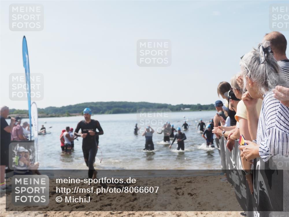 22.06.2025 - Viking Triathlon MichiJ http://msf.ph/oto/8066607 22.06.2025 10:34:45 Schwimmen 17, 43, 77, 114, 161, 247, 284, 323, 341, 434, 550 meine-sportfotos.de