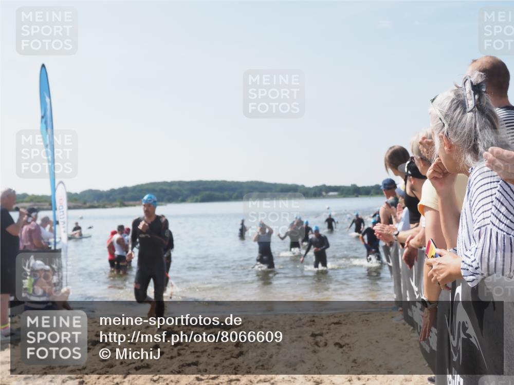 22.06.2025 - Viking Triathlon MichiJ http://msf.ph/oto/8066609 22.06.2025 10:34:45 Schwimmen 17, 43, 77, 114, 161, 247, 284, 323, 341, 434, 550 meine-sportfotos.de