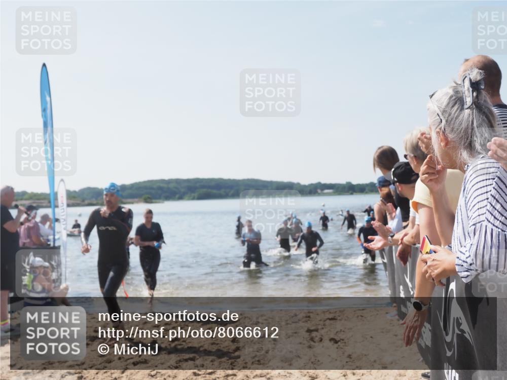 22.06.2025 - Viking Triathlon MichiJ http://msf.ph/oto/8066612 22.06.2025 10:34:46 Schwimmen 17, 43, 77, 114, 161, 247, 284, 323, 341, 434, 550 meine-sportfotos.de