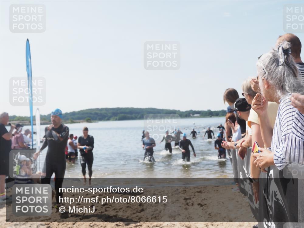 22.06.2025 - Viking Triathlon MichiJ http://msf.ph/oto/8066615 22.06.2025 10:34:46 Schwimmen 17, 43, 77, 114, 161, 247, 284, 323, 341, 434, 550 meine-sportfotos.de