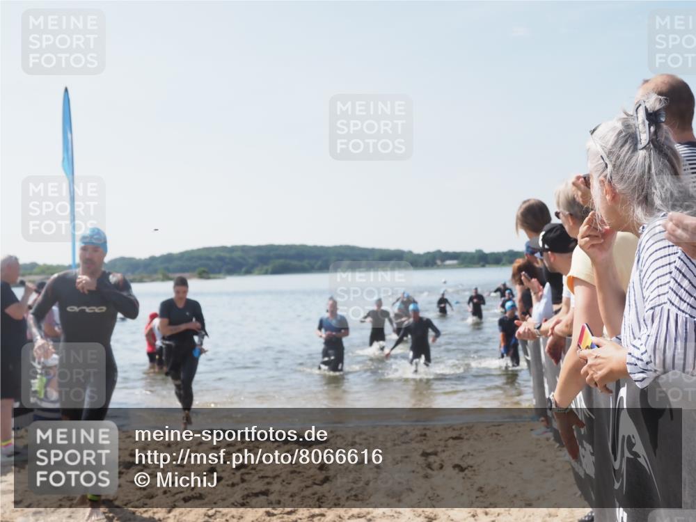 22.06.2025 - Viking Triathlon MichiJ http://msf.ph/oto/8066616 22.06.2025 10:34:47 Schwimmen 17, 43, 77, 114, 161, 247, 284, 323, 341, 434, 550 meine-sportfotos.de
