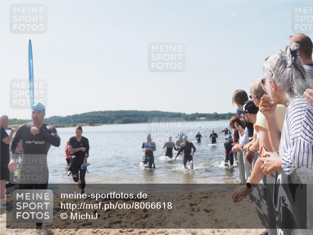 22.06.2025 - Viking Triathlon MichiJ http://msf.ph/oto/8066618 22.06.2025 10:34:47 Schwimmen 17, 43, 77, 114, 161, 247, 284, 323, 341, 434, 550 meine-sportfotos.de