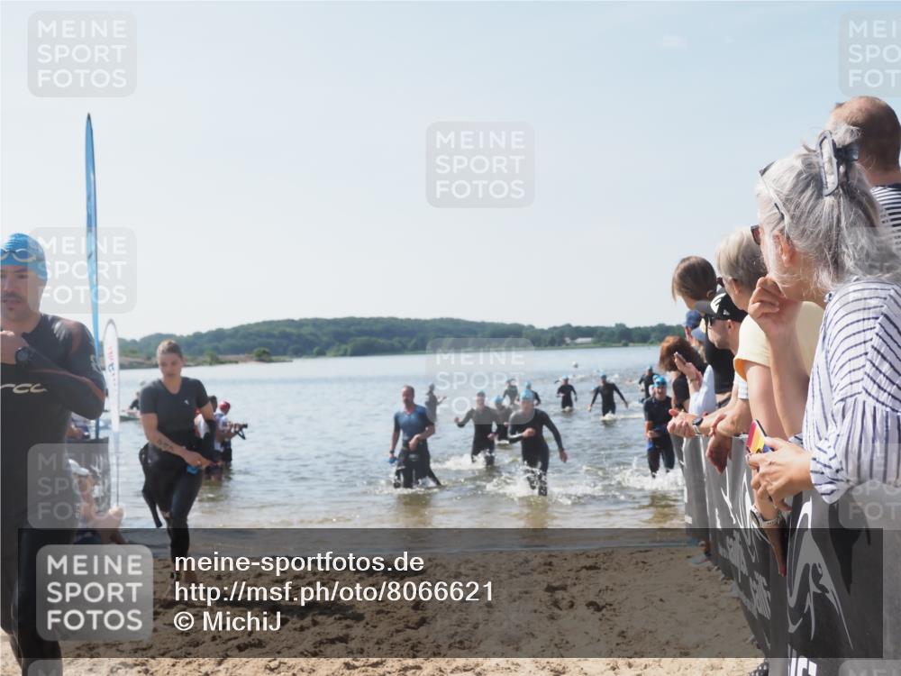 22.06.2025 - Viking Triathlon MichiJ http://msf.ph/oto/8066621 22.06.2025 10:34:47 Schwimmen 17, 43, 77, 114, 161, 247, 284, 323, 341, 434, 550 meine-sportfotos.de