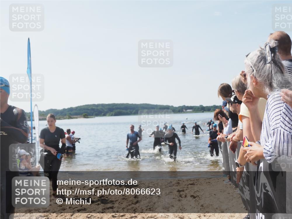 22.06.2025 - Viking Triathlon MichiJ http://msf.ph/oto/8066623 22.06.2025 10:34:47 Schwimmen 17, 43, 77, 114, 161, 247, 284, 323, 341, 434, 550 meine-sportfotos.de
