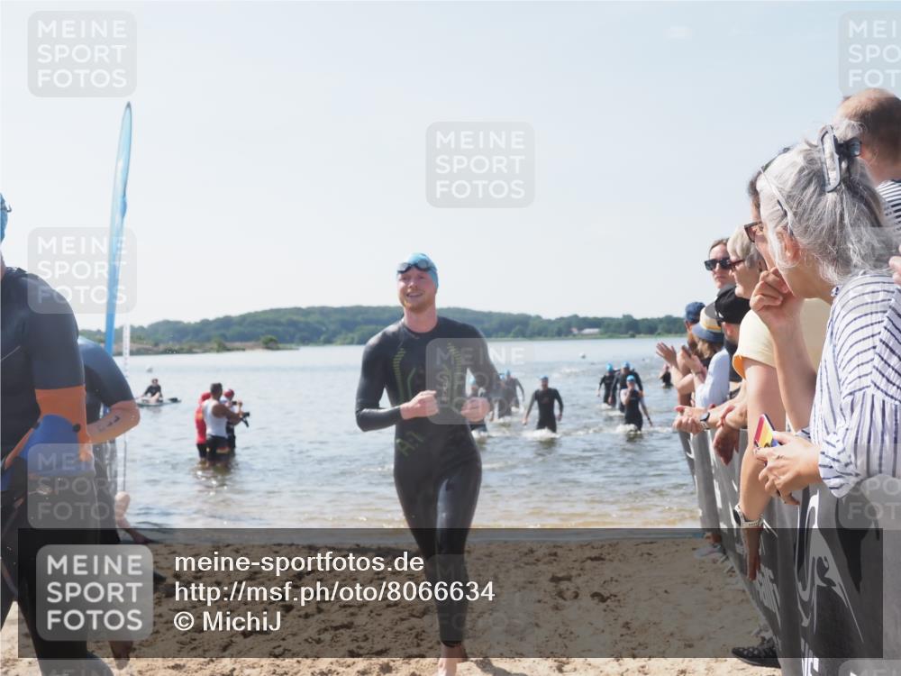 22.06.2025 - Viking Triathlon MichiJ http://msf.ph/oto/8066634 22.06.2025 10:34:53 Schwimmen 17, 43, 77, 114, 161, 323, 434, 475, 495, 548, 550 meine-sportfotos.de