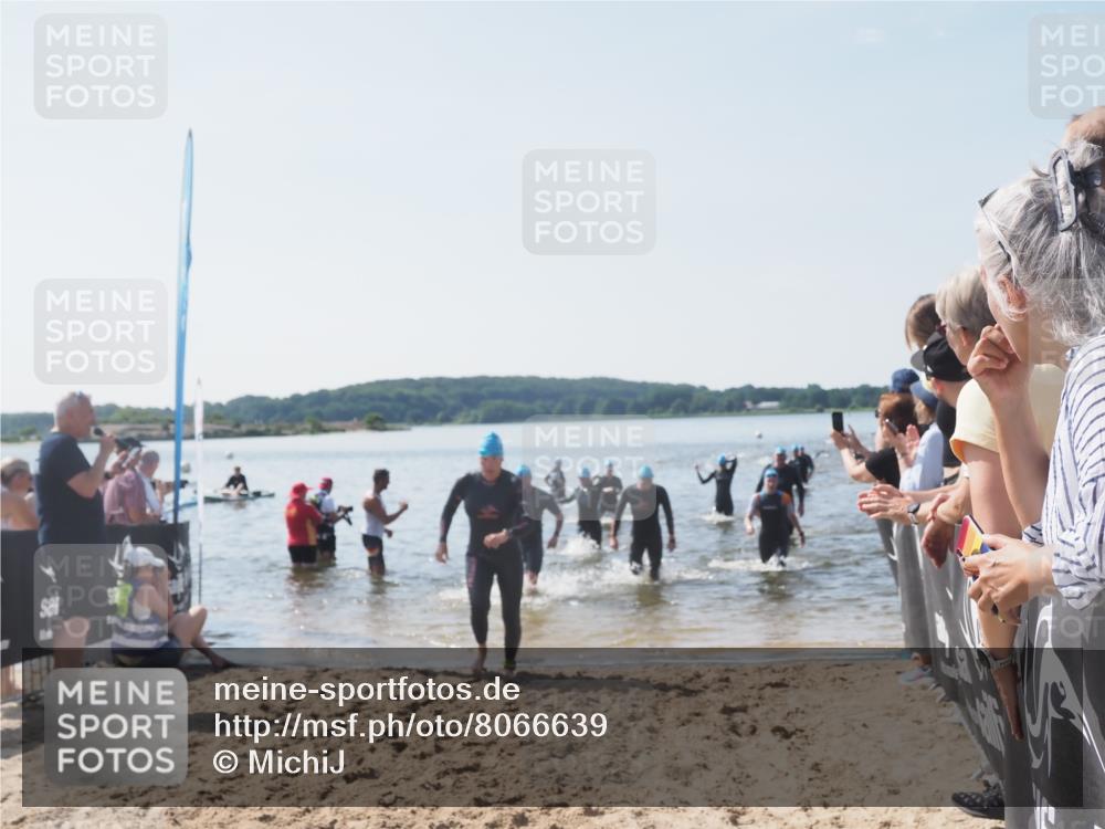 22.06.2025 - Viking Triathlon MichiJ http://msf.ph/oto/8066639 22.06.2025 10:34:58 Schwimmen 17, 43, 77, 157, 161, 434, 475, 495, 548, 660 meine-sportfotos.de