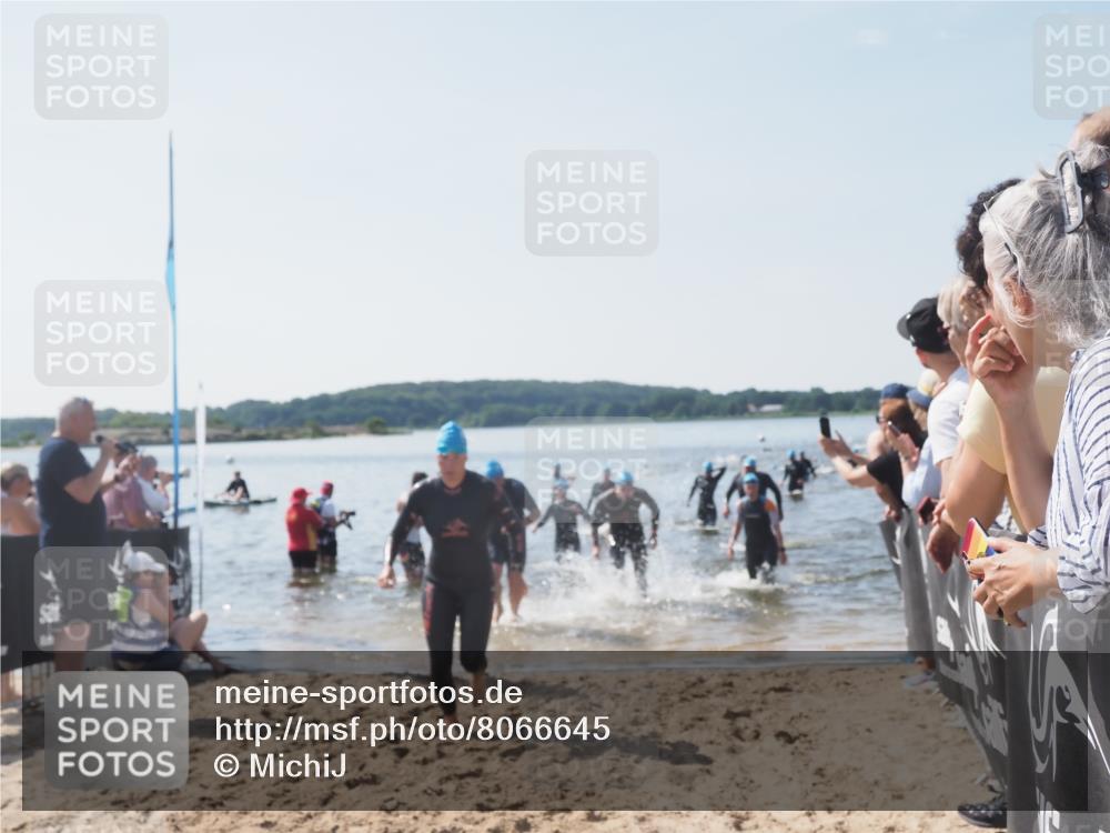 22.06.2025 - Viking Triathlon MichiJ http://msf.ph/oto/8066645 22.06.2025 10:34:59 Schwimmen 17, 43, 77, 157, 161, 434, 475, 495, 548, 660 meine-sportfotos.de