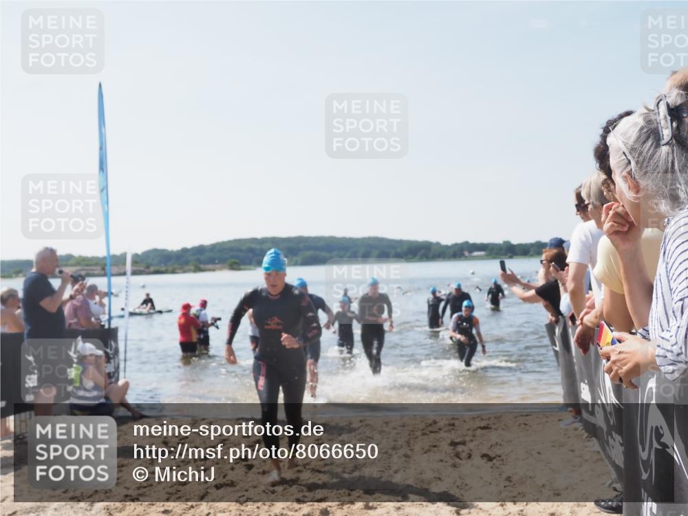 22.06.2025 - Viking Triathlon MichiJ http://msf.ph/oto/8066650 22.06.2025 10:34:59 Schwimmen 17, 43, 77, 157, 161, 434, 475, 495, 548, 660 meine-sportfotos.de