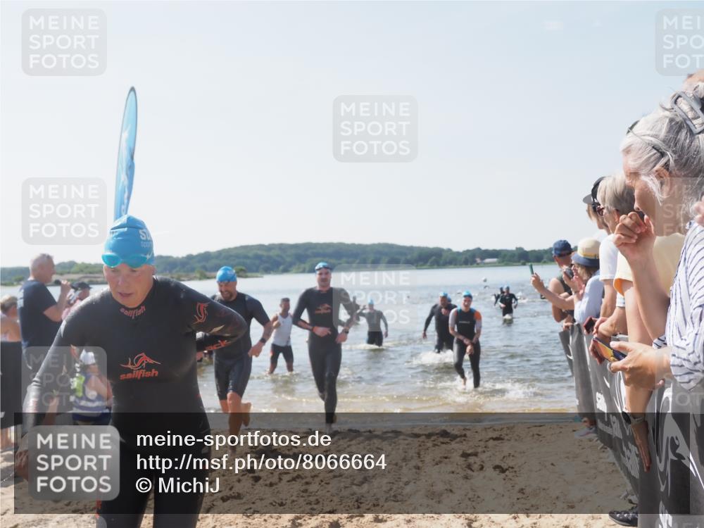 22.06.2025 - Viking Triathlon MichiJ http://msf.ph/oto/8066664 22.06.2025 10:35:01 Schwimmen 17, 43, 139, 157, 161, 434, 475, 495, 548, 660 meine-sportfotos.de