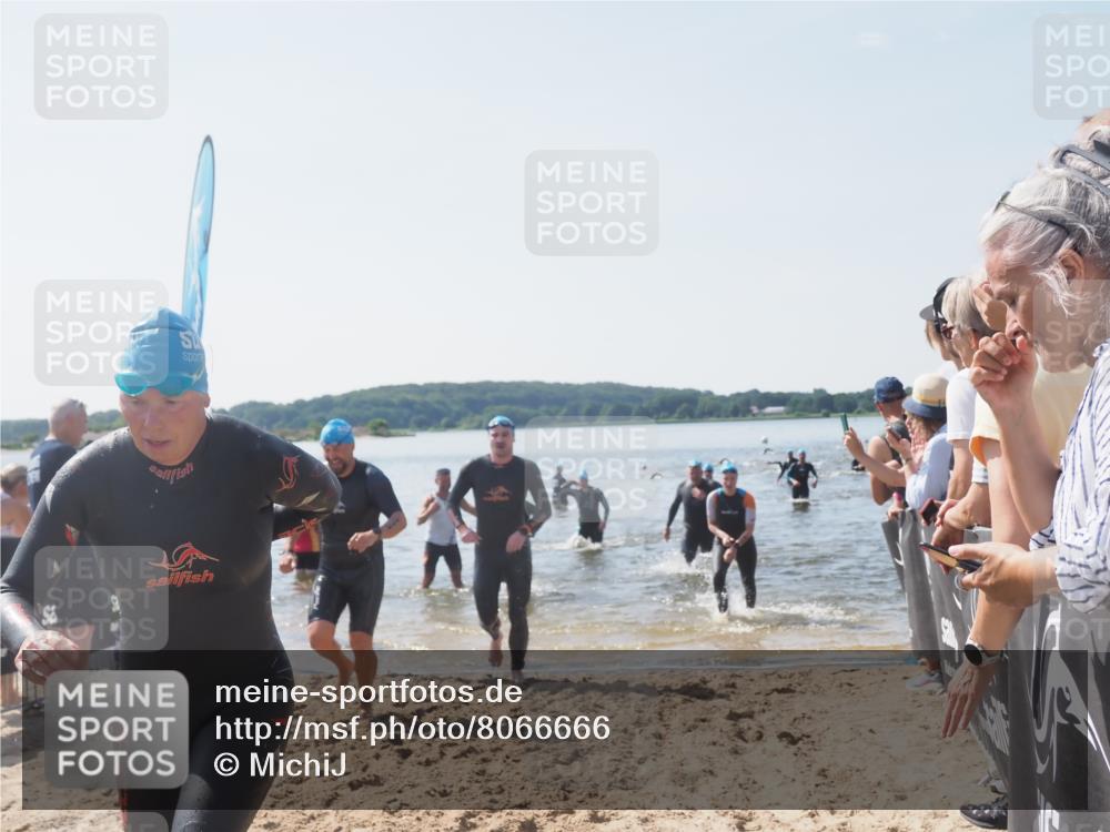22.06.2025 - Viking Triathlon MichiJ http://msf.ph/oto/8066666 22.06.2025 10:35:01 Schwimmen 17, 43, 139, 157, 161, 434, 475, 495, 548, 660 meine-sportfotos.de