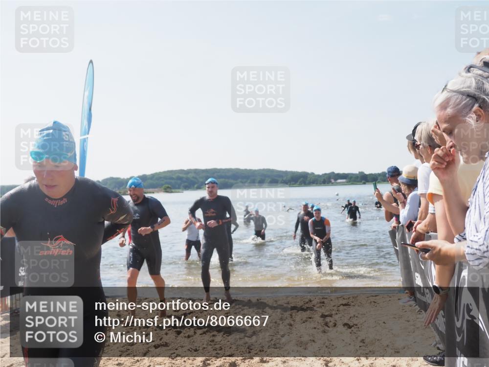 22.06.2025 - Viking Triathlon MichiJ http://msf.ph/oto/8066667 22.06.2025 10:35:01 Schwimmen 17, 43, 139, 157, 161, 434, 475, 495, 548, 660 meine-sportfotos.de