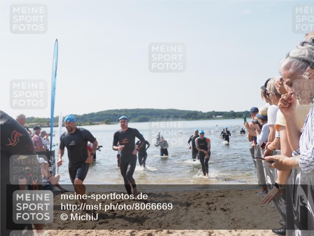 22.06.2025 - Viking Triathlon MichiJ http://msf.ph/oto/8066669 22.06.2025 10:35:01 Schwimmen 17, 43, 139, 157, 161, 434, 475, 495, 548, 660 meine-sportfotos.de