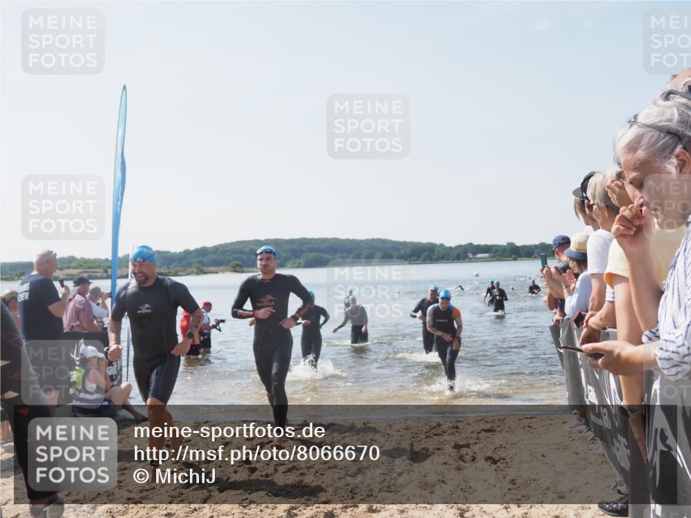 22.06.2025 - Viking Triathlon MichiJ http://msf.ph/oto/8066670 22.06.2025 10:35:02 Schwimmen 17, 43, 139, 157, 161, 434, 475, 495, 548, 660 meine-sportfotos.de