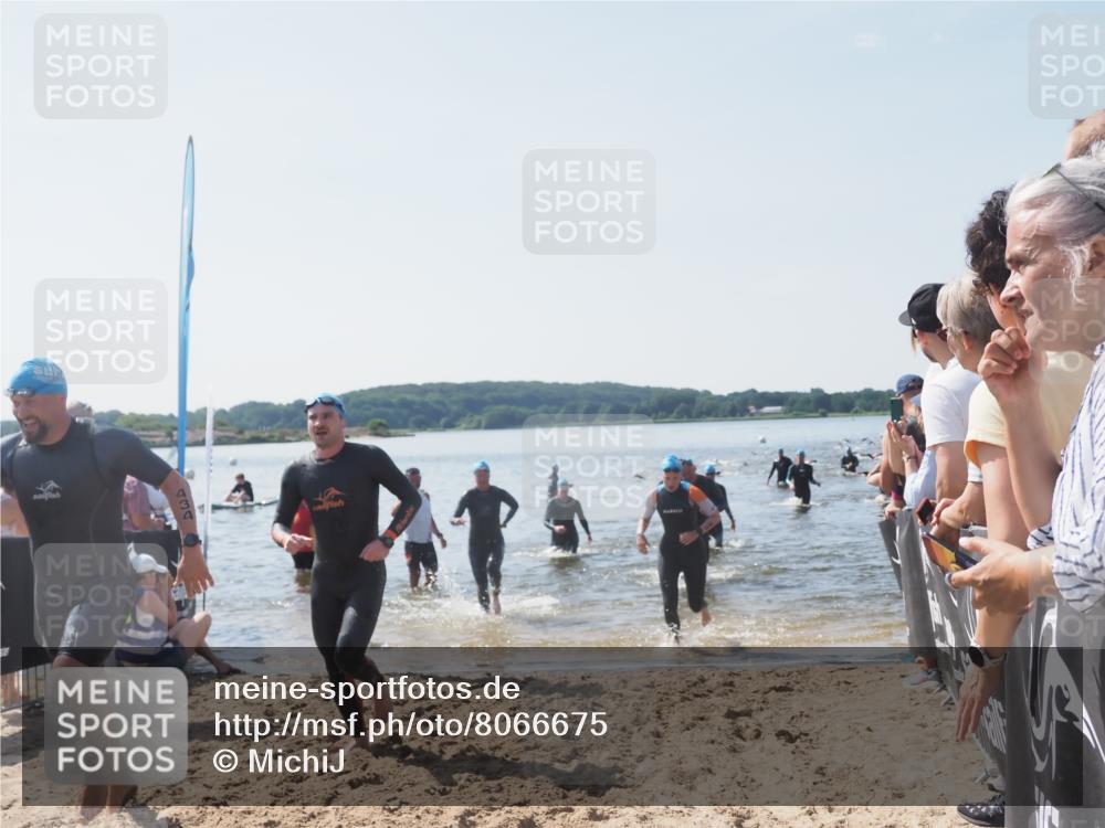 22.06.2025 - Viking Triathlon MichiJ http://msf.ph/oto/8066675 22.06.2025 10:35:02 Schwimmen 17, 43, 139, 157, 161, 434, 475, 495, 548, 660 meine-sportfotos.de