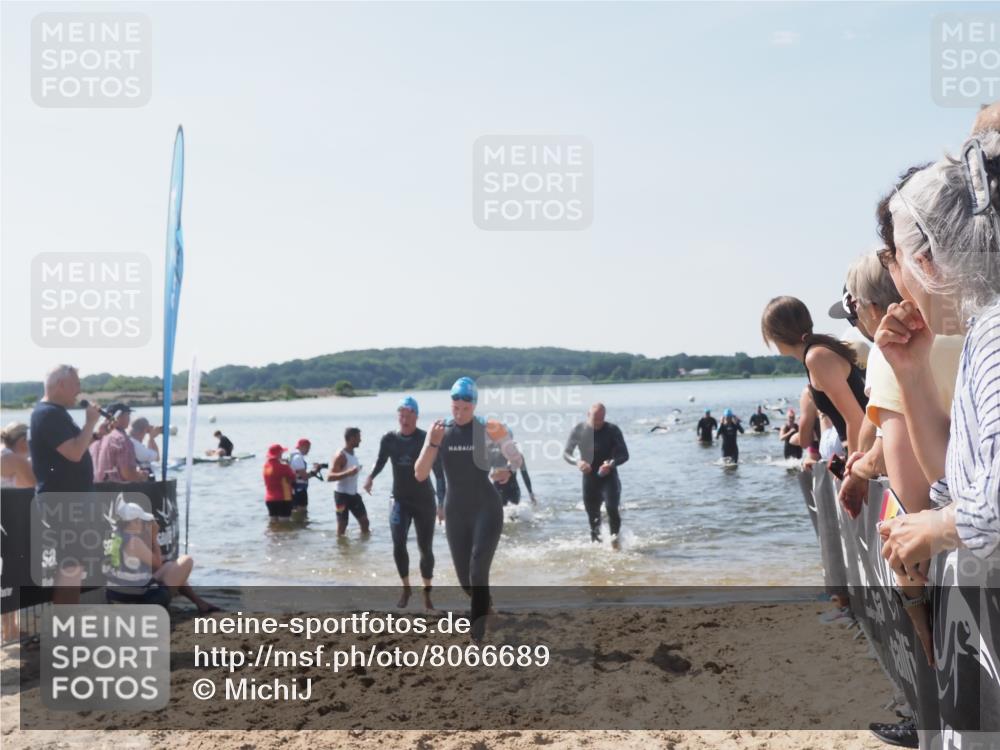 22.06.2025 - Viking Triathlon MichiJ http://msf.ph/oto/8066689 22.06.2025 10:35:04 Schwimmen 17, 43, 139, 157, 475, 495, 548, 660 meine-sportfotos.de