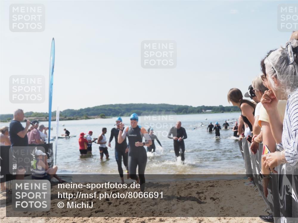 22.06.2025 - Viking Triathlon MichiJ http://msf.ph/oto/8066691 22.06.2025 10:35:04 Schwimmen 17, 43, 139, 157, 475, 495, 548, 660 meine-sportfotos.de