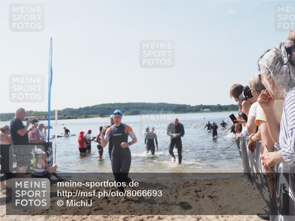 22.06.2025 - Viking Triathlon MichiJ http://msf.ph/oto/8066693 22.06.2025 10:35:04 Schwimmen 17, 43, 139, 157, 475, 495, 548, 660 meine-sportfotos.de