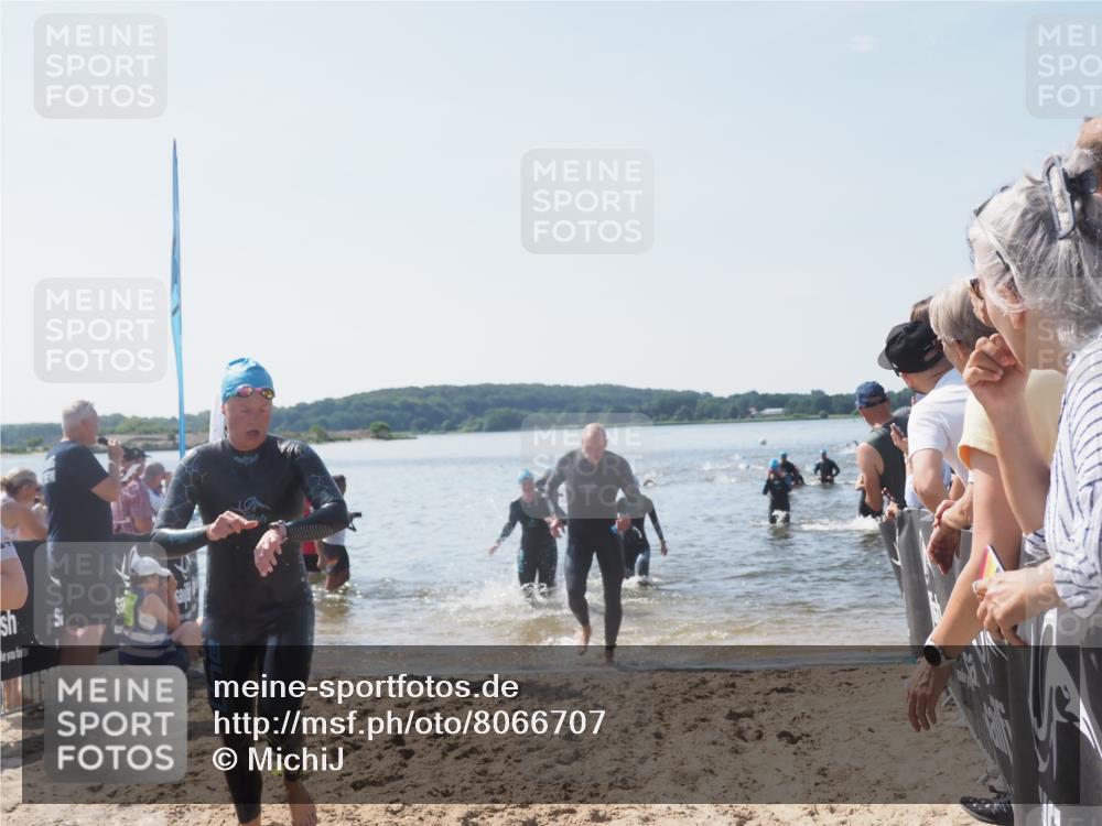22.06.2025 - Viking Triathlon MichiJ http://msf.ph/oto/8066707 22.06.2025 10:35:06 Schwimmen 17, 43, 139, 157, 296, 365, 475, 495, 548, 660 meine-sportfotos.de