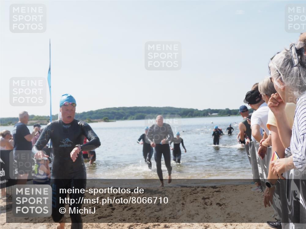 22.06.2025 - Viking Triathlon MichiJ http://msf.ph/oto/8066710 22.06.2025 10:35:06 Schwimmen 17, 43, 139, 157, 296, 365, 475, 495, 548, 660 meine-sportfotos.de