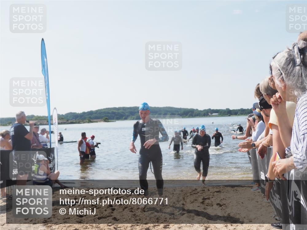22.06.2025 - Viking Triathlon MichiJ http://msf.ph/oto/8066771 22.06.2025 10:35:19 Schwimmen 107, 139, 157, 204, 296, 320, 365, 395, 482, 508, 632 meine-sportfotos.de