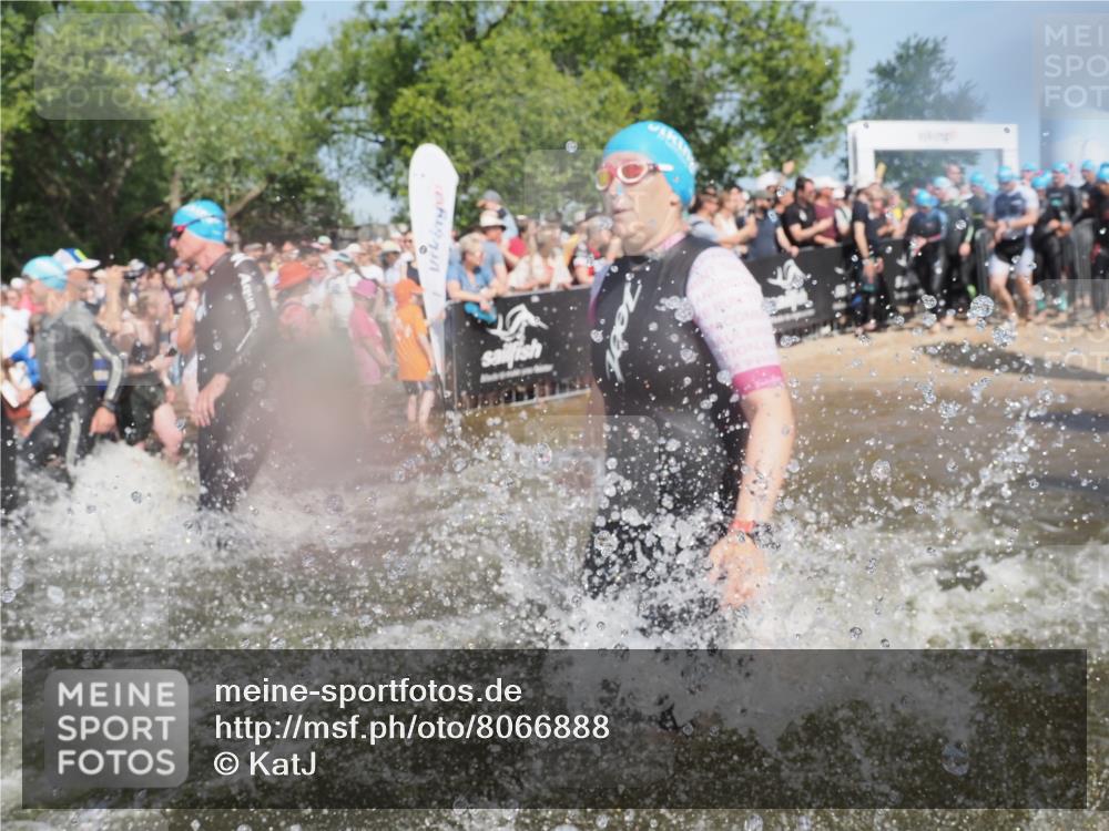 22.06.2025 - Viking Triathlon KatJ http://msf.ph/oto/8066888 22.06.2025 10:07:45 Schwimmen 16, 76, 95, 102, 143, 263, 363, 372, 436, 453, 477, 503, 547, 615, 621, 624 meine-sportfotos.de