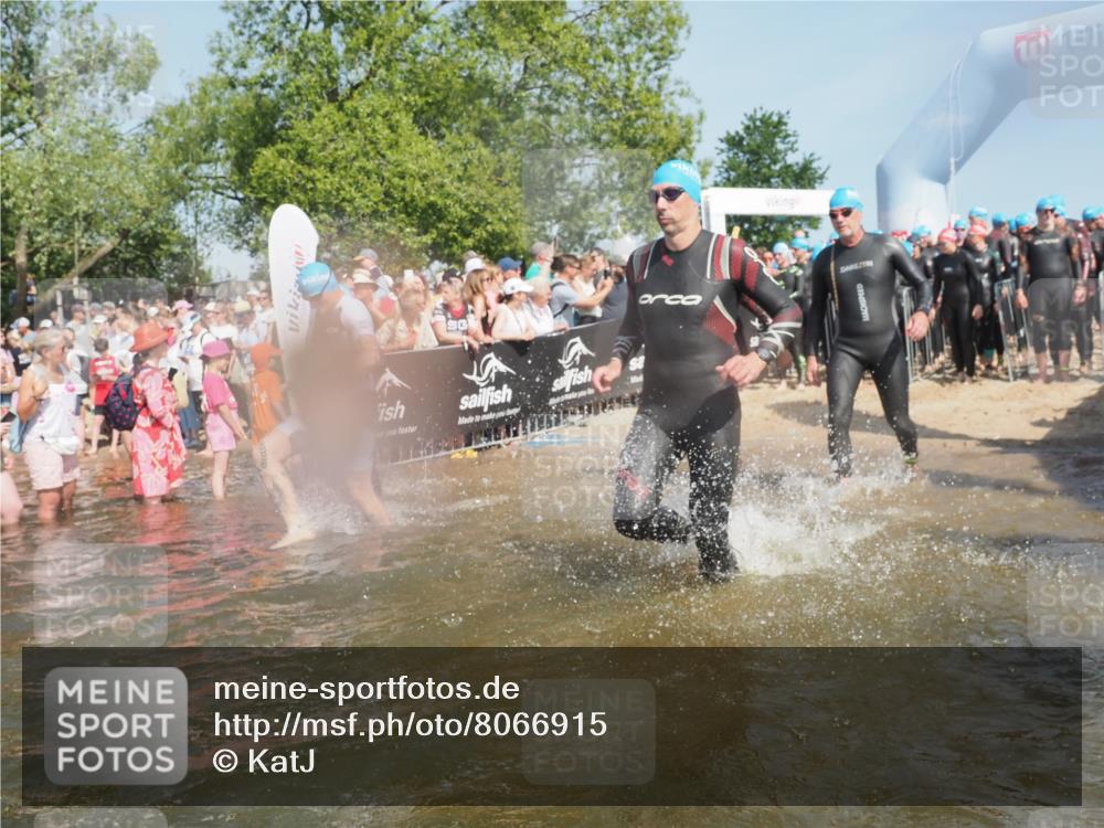 22.06.2025 - Viking Triathlon KatJ http://msf.ph/oto/8066915 22.06.2025 10:07:49 Schwimmen 16, 31, 76, 95, 102, 130, 143, 263, 292, 372, 453, 477, 503, 624, 650 meine-sportfotos.de