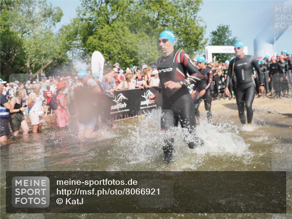 22.06.2025 - Viking Triathlon KatJ http://msf.ph/oto/8066921 22.06.2025 10:07:49 Schwimmen 16, 31, 76, 95, 102, 130, 143, 263, 292, 372, 453, 477, 503, 624, 650 meine-sportfotos.de