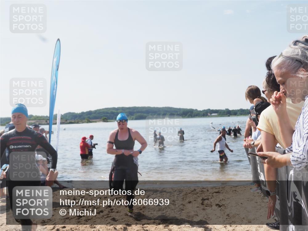 22.06.2025 - Viking Triathlon MichiJ http://msf.ph/oto/8066939 22.06.2025 10:35:51 Schwimmen 47, 265, 377, 552 meine-sportfotos.de