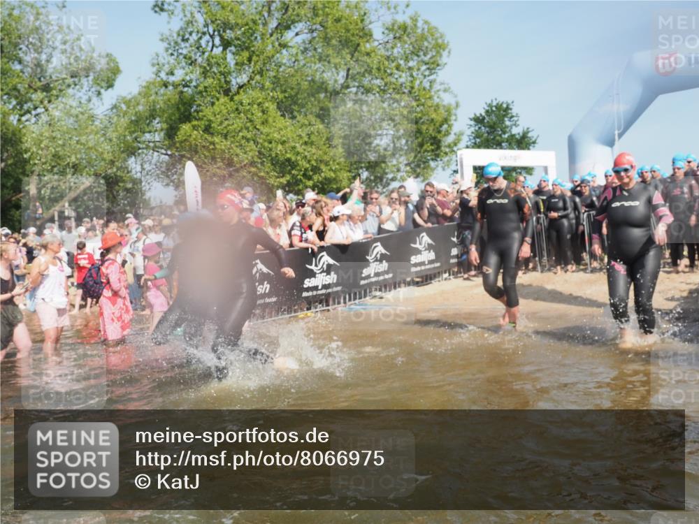 22.06.2025 - Viking Triathlon KatJ http://msf.ph/oto/8066975 22.06.2025 10:07:54 Schwimmen 31, 76, 95, 130, 292, 308, 372, 412, 452, 453, 477, 523, 647, 650 meine-sportfotos.de
