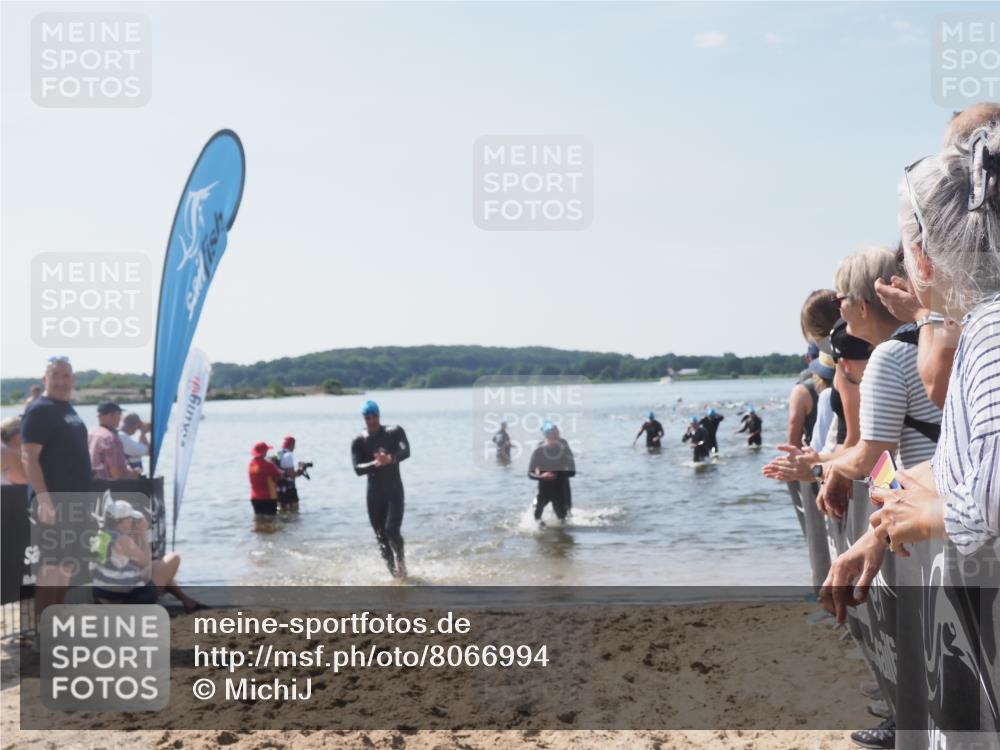 22.06.2025 - Viking Triathlon MichiJ http://msf.ph/oto/8066994 22.06.2025 10:36:23 Schwimmen 42, 88, 101, 232, 251, 334, 407 meine-sportfotos.de