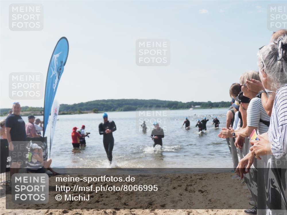 22.06.2025 - Viking Triathlon MichiJ http://msf.ph/oto/8066995 22.06.2025 10:36:23 Schwimmen 42, 88, 101, 232, 251, 334, 407 meine-sportfotos.de