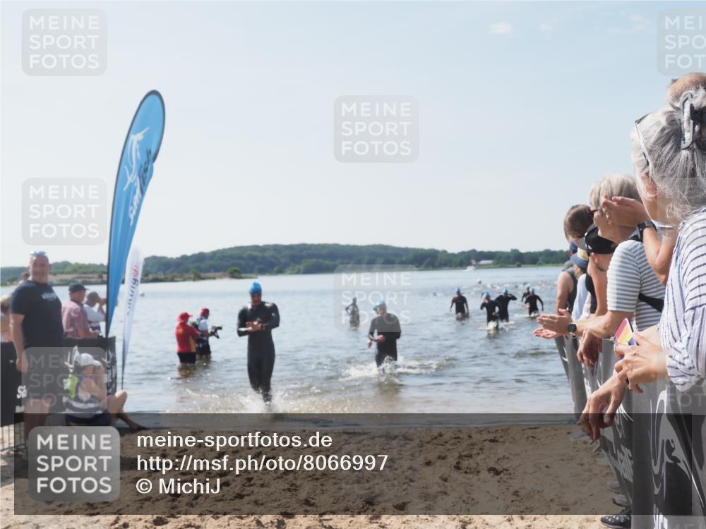 22.06.2025 - Viking Triathlon MichiJ http://msf.ph/oto/8066997 22.06.2025 10:36:23 Schwimmen 42, 88, 101, 232, 251, 334, 407 meine-sportfotos.de