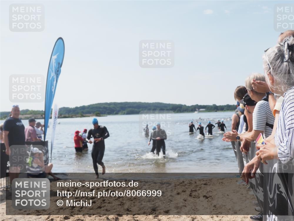 22.06.2025 - Viking Triathlon MichiJ http://msf.ph/oto/8066999 22.06.2025 10:36:24 Schwimmen 42, 88, 101, 232, 251, 334, 407 meine-sportfotos.de