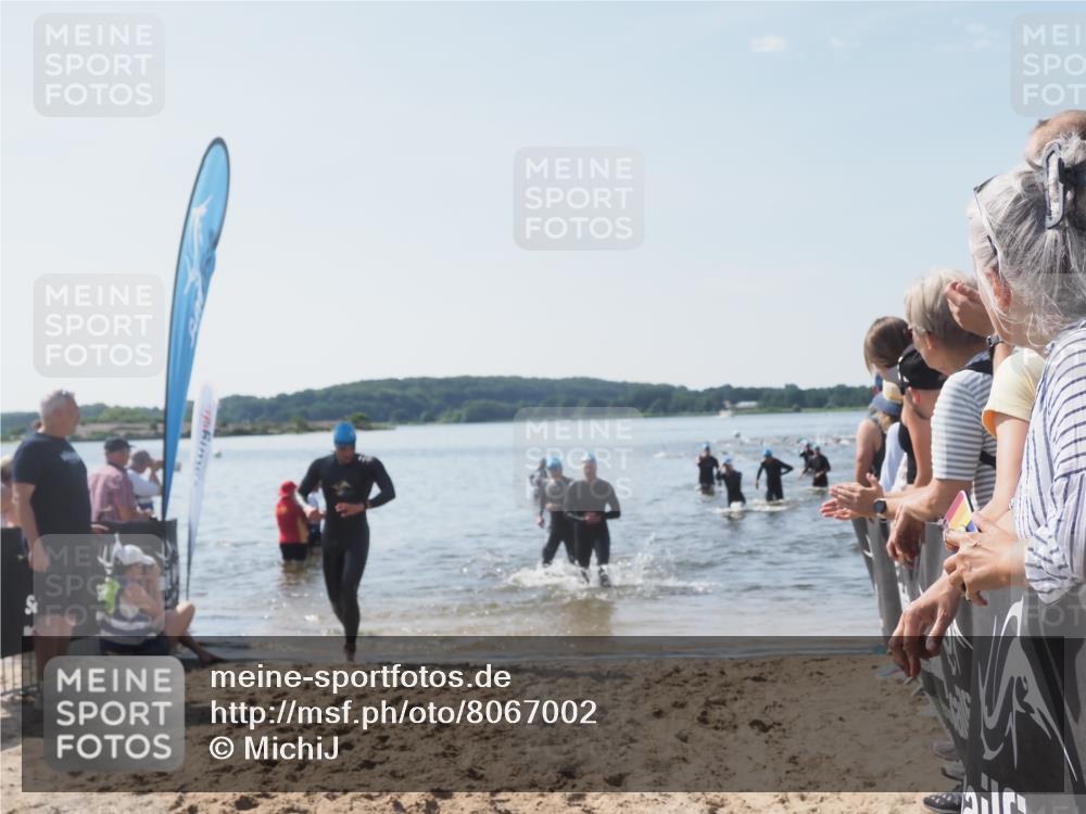 22.06.2025 - Viking Triathlon MichiJ http://msf.ph/oto/8067002 22.06.2025 10:36:24 Schwimmen 42, 88, 101, 232, 251, 334, 407 meine-sportfotos.de
