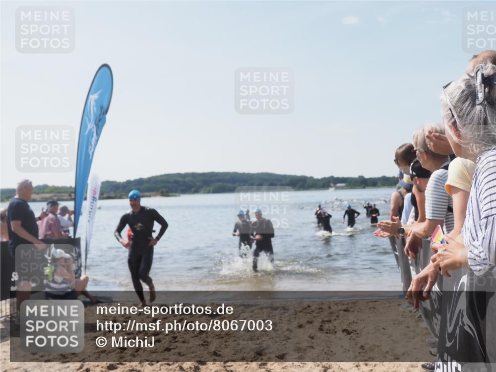 22.06.2025 - Viking Triathlon MichiJ http://msf.ph/oto/8067003 22.06.2025 10:36:24 Schwimmen 42, 88, 101, 232, 251, 334, 407 meine-sportfotos.de