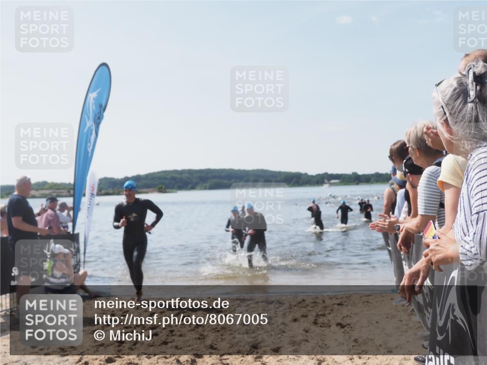 22.06.2025 - Viking Triathlon MichiJ http://msf.ph/oto/8067005 22.06.2025 10:36:24 Schwimmen 42, 88, 101, 232, 251, 334, 407 meine-sportfotos.de
