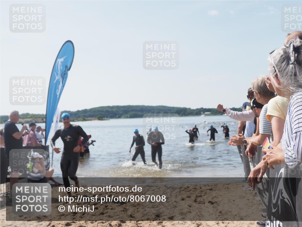 22.06.2025 - Viking Triathlon MichiJ http://msf.ph/oto/8067008 22.06.2025 10:36:25 Schwimmen 42, 88, 101, 232, 251, 334, 407 meine-sportfotos.de