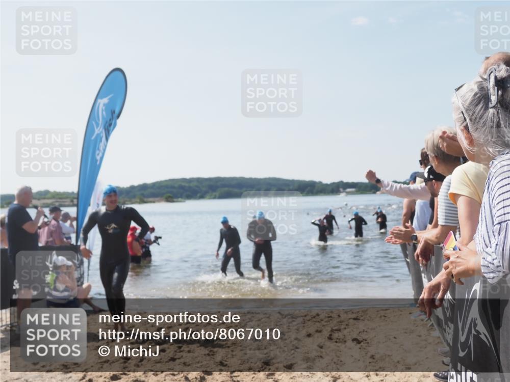 22.06.2025 - Viking Triathlon MichiJ http://msf.ph/oto/8067010 22.06.2025 10:36:25 Schwimmen 42, 88, 101, 232, 251, 334, 407 meine-sportfotos.de