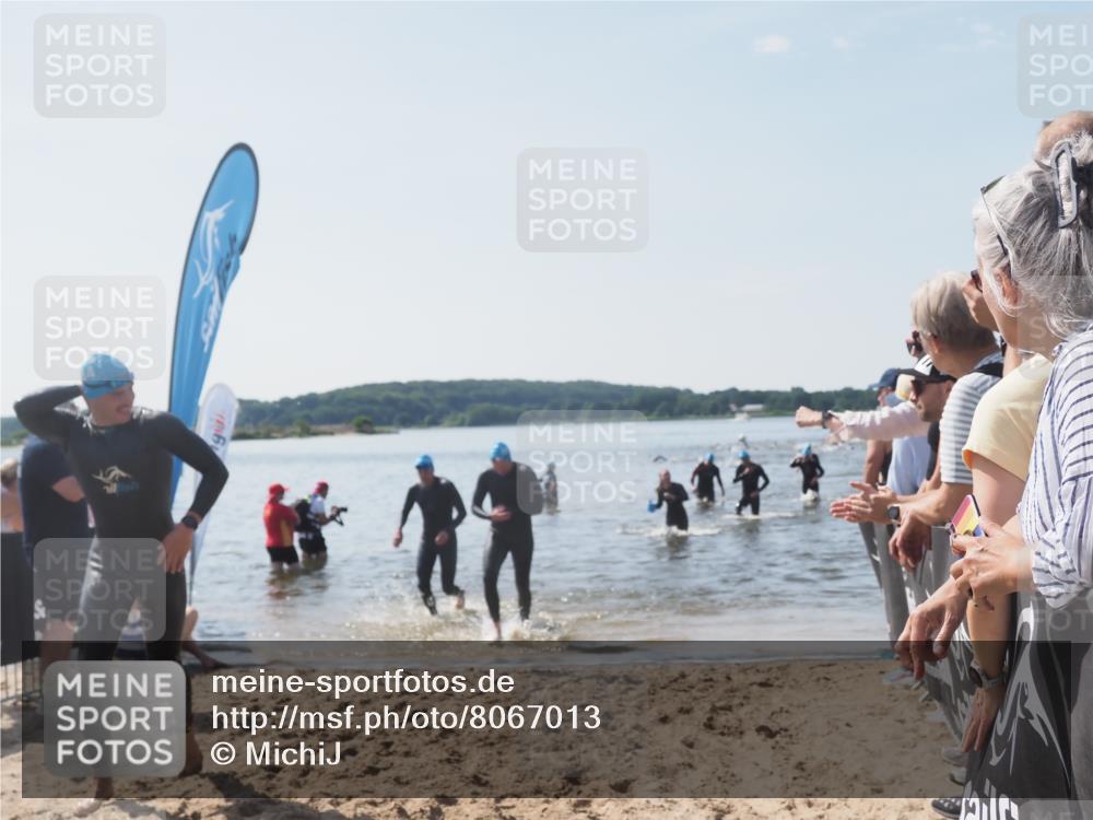 22.06.2025 - Viking Triathlon MichiJ http://msf.ph/oto/8067013 22.06.2025 10:36:26 Schwimmen 42, 88, 101, 232, 251, 334, 407 meine-sportfotos.de