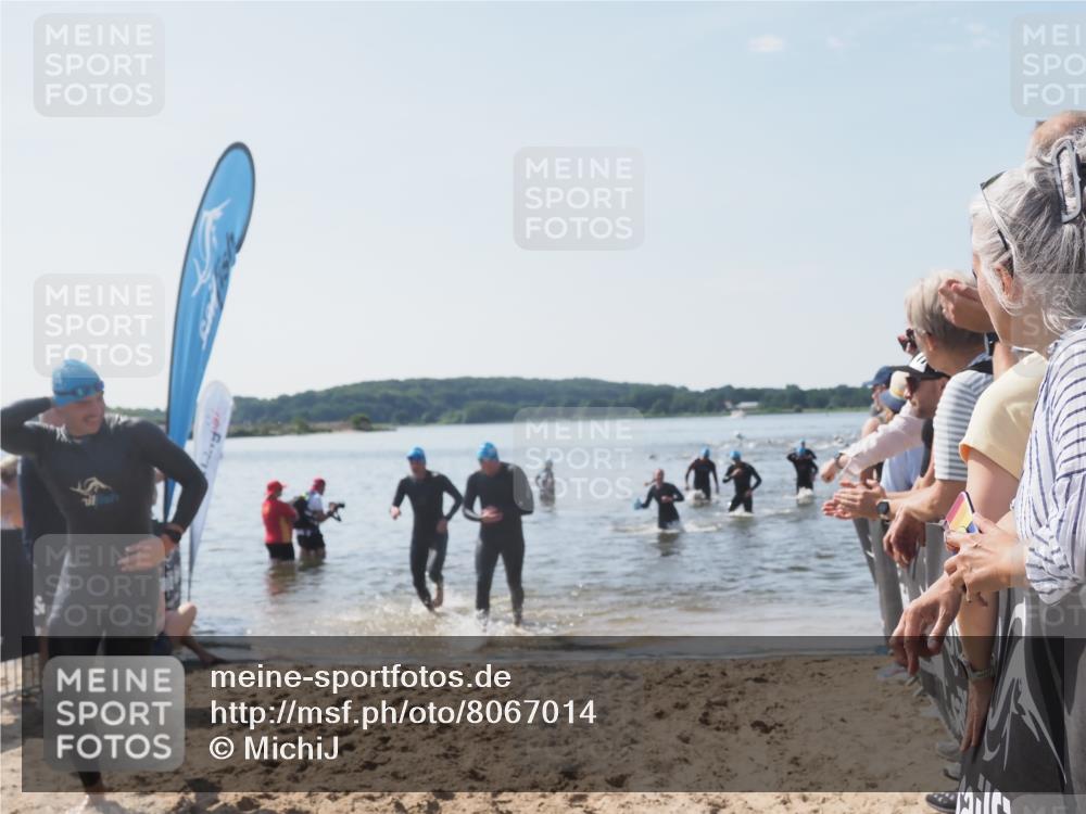 22.06.2025 - Viking Triathlon MichiJ http://msf.ph/oto/8067014 22.06.2025 10:36:26 Schwimmen 42, 88, 101, 232, 251, 334, 407 meine-sportfotos.de