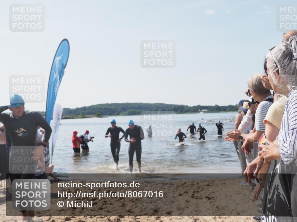 22.06.2025 - Viking Triathlon MichiJ http://msf.ph/oto/8067016 22.06.2025 10:36:27 Schwimmen 42, 88, 101, 232, 251, 334 meine-sportfotos.de