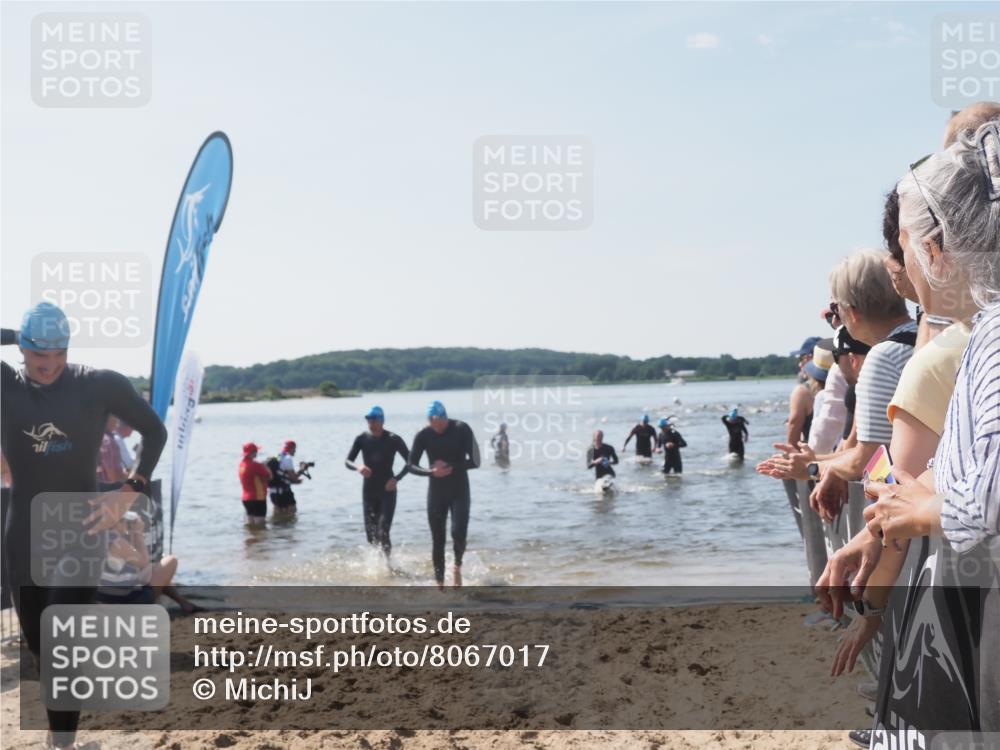 22.06.2025 - Viking Triathlon MichiJ http://msf.ph/oto/8067017 22.06.2025 10:36:27 Schwimmen 42, 88, 101, 232, 251, 334 meine-sportfotos.de