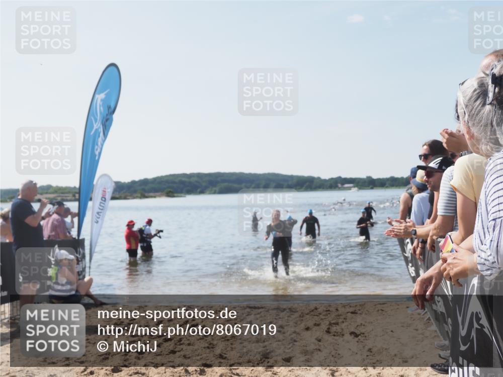 22.06.2025 - Viking Triathlon MichiJ http://msf.ph/oto/8067019 22.06.2025 10:36:32 Schwimmen 42, 88, 232, 251, 332 meine-sportfotos.de