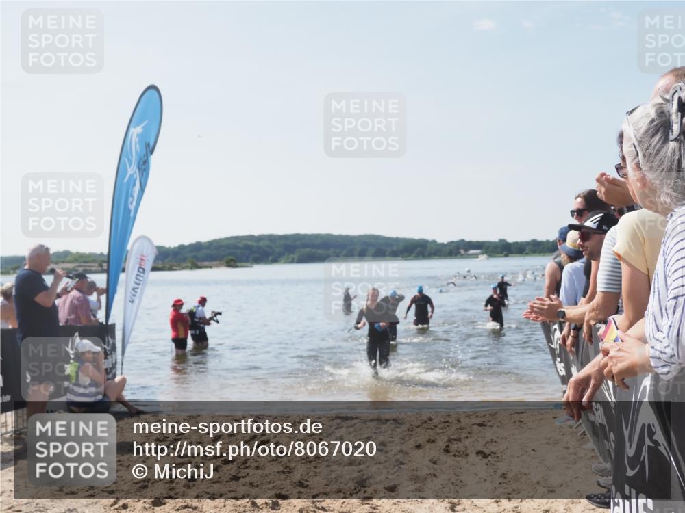 22.06.2025 - Viking Triathlon MichiJ http://msf.ph/oto/8067020 22.06.2025 10:36:32 Schwimmen 42, 88, 232, 251, 332 meine-sportfotos.de