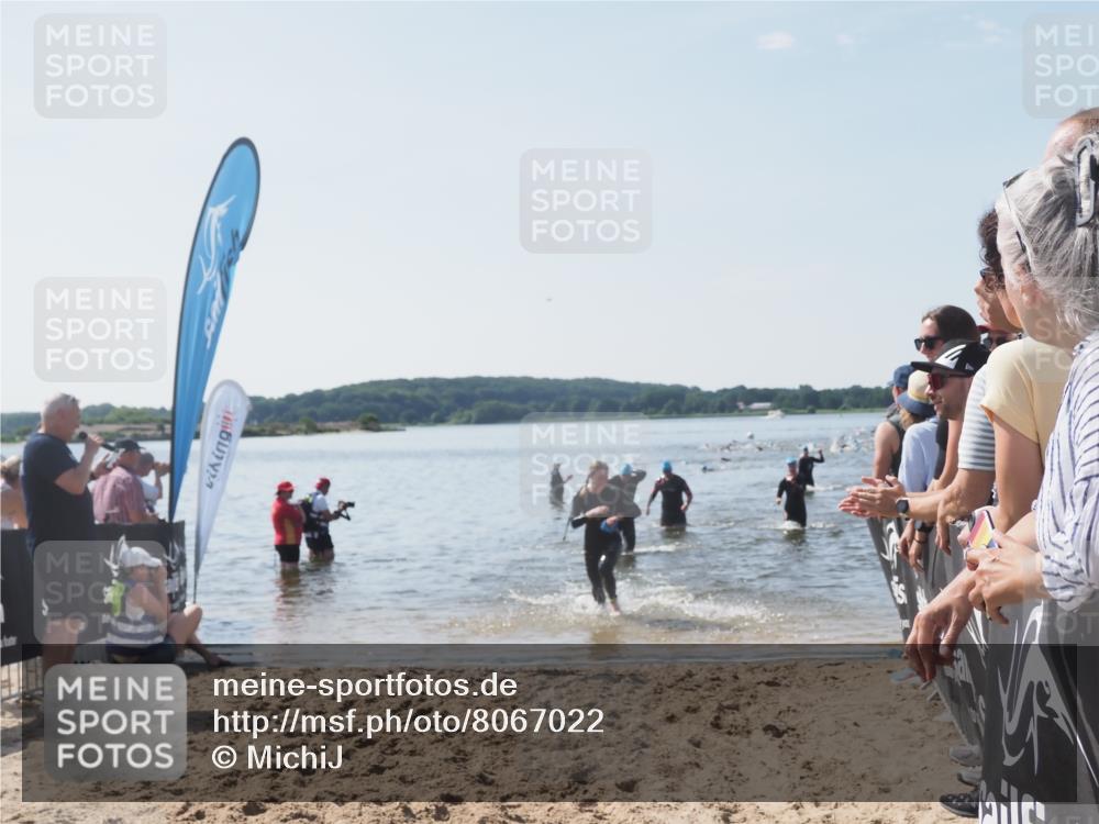22.06.2025 - Viking Triathlon MichiJ http://msf.ph/oto/8067022 22.06.2025 10:36:32 Schwimmen 42, 88, 232, 251, 332 meine-sportfotos.de