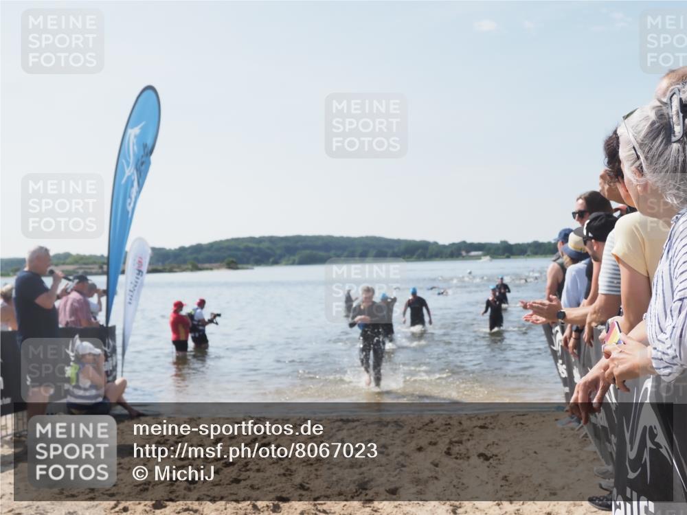 22.06.2025 - Viking Triathlon MichiJ http://msf.ph/oto/8067023 22.06.2025 10:36:32 Schwimmen 42, 88, 232, 251, 332 meine-sportfotos.de