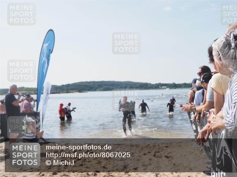 22.06.2025 - Viking Triathlon MichiJ http://msf.ph/oto/8067025 22.06.2025 10:36:32 Schwimmen 42, 88, 232, 251, 332 meine-sportfotos.de