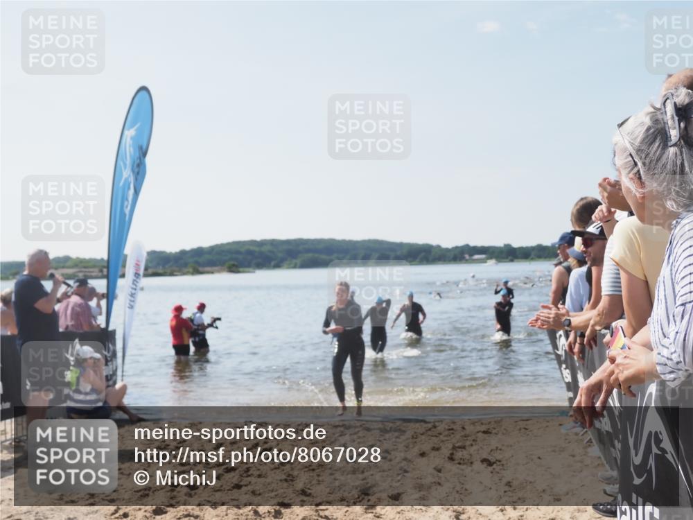 22.06.2025 - Viking Triathlon MichiJ http://msf.ph/oto/8067028 22.06.2025 10:36:33 Schwimmen 42, 88, 232, 251, 332 meine-sportfotos.de